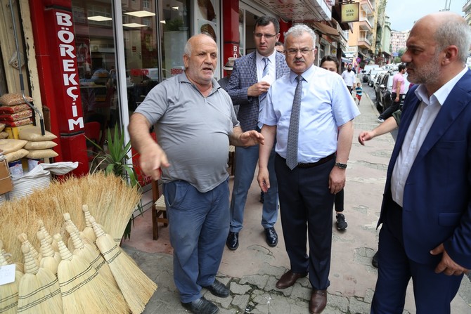 rize-belediye-baskani-prof.-dr.-resat-kasap,-yenikoy-mahallesi-esnaflarini-ziyaret-ederek-talep-ve-sikayetlerini-dinledi-(10).jpg