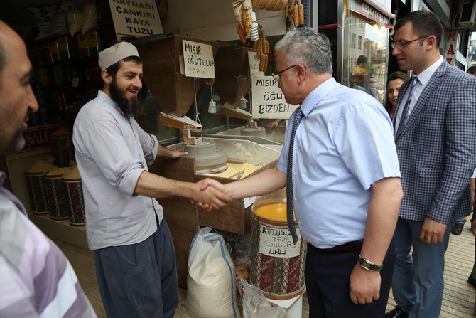 rize-belediye-baskani-prof.-dr.-resat-kasap,-yenikoy-mahallesi-esnaflarini-ziyaret-ederek-talep-ve-sikayetlerini-dinledi-(2).jpg