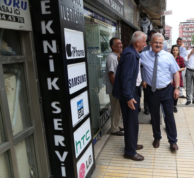 rize-belediye-baskani-prof.-dr.-resat-kasap,-yenikoy-mahallesi-esnaflarini-ziyaret-ederek-talep-ve-sikayetlerini-dinledi-(3).jpg