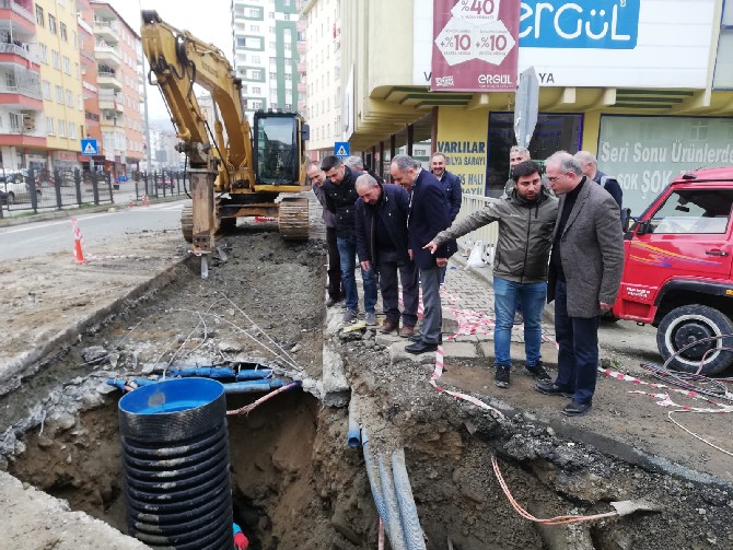 rize-belediye-baskani-rahmi-metin,-devlet-su-isleri-ve-karayollari-ile-rize-belediyesi’nin-ortaklasa-yurutmus-oldugu-calismalarda-incelemelerde-bulunarak-yetkililerden-bilgi-aldi-(6).jpg