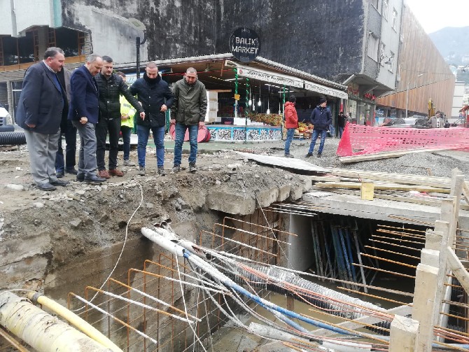 rize-belediye-baskani-rahmi-metin,-devlet-su-isleri-ve-karayollari-ile-rize-belediyesi’nin-ortaklasa-yurutmus-oldugu-calismalarda-incelemelerde-bulunarak-yetkililerden-bilgi-aldi-(8).jpg