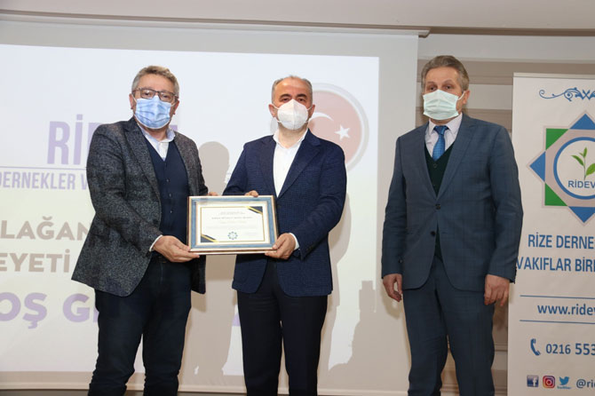 rize-belediye-baskani-rahmi-metin,-rize-dernekler-ve-vakiflar-birligi-vakfi-1.-olagan-secimli-mutevelli-heyeti-toplantisinda-vakif-meclis-baskani-secildi...jpg
