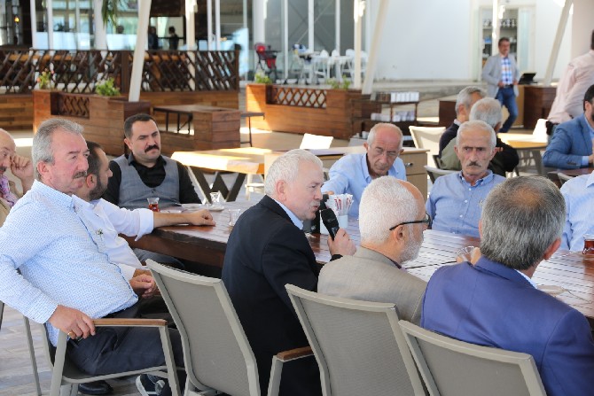 rize-belediye-baskani-rahmi-metin,-rize-merkeze-bagli-mahalle-muhtarlariyla-istisare-toplantisinda-bir-araya-geldi-(5).jpg