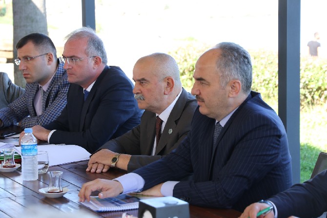 rize-belediye-baskani-rahmi-metin,-rize-merkeze-bagli-mahalle-muhtarlariyla-istisare-toplantisinda-bir-araya-geldi-(6).jpg