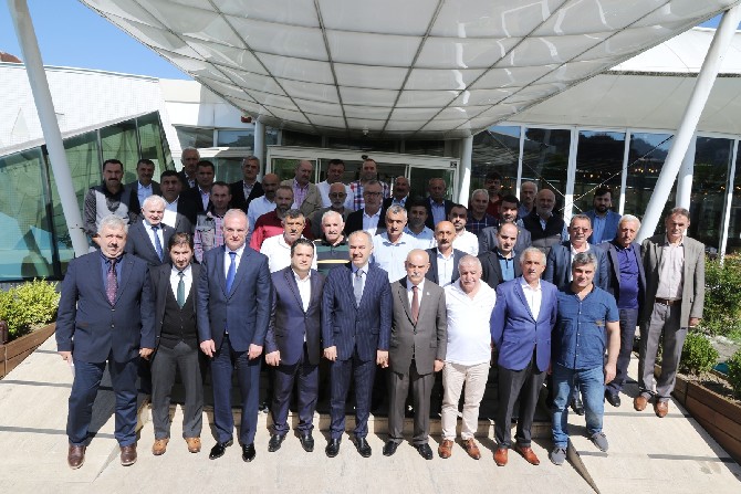 rize-belediye-baskani-rahmi-metin,-rize-merkeze-bagli-mahalle-muhtarlariyla-istisare-toplantisinda-bir-araya-geldi-(7).jpg
