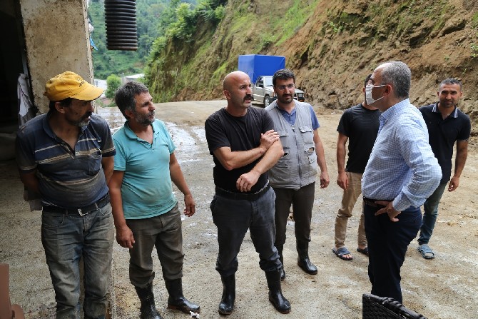 rize-belediye-baskani-rahmi-metin,-yaklasan-kurban-bayrami-oncesi-hizmete-giren-kurban-pazarini-gezerek,-yapilan-calismalari-yerinde-inceledi-(9).jpg