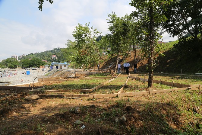 rize-belediye-baskani-rahmi-metin,-yapimi-devam-eden-islampasa-mahallesi- sahil-yuruyus-yolu-ve-alipasa-plajindaki-calismalari-yerinde-inceledi-(10).jpg