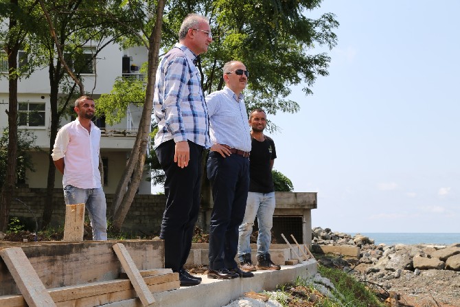 rize-belediye-baskani-rahmi-metin,-yapimi-devam-eden-islampasa-mahallesi- sahil-yuruyus-yolu-ve-alipasa-plajindaki-calismalari-yerinde-inceledi-(12).jpg