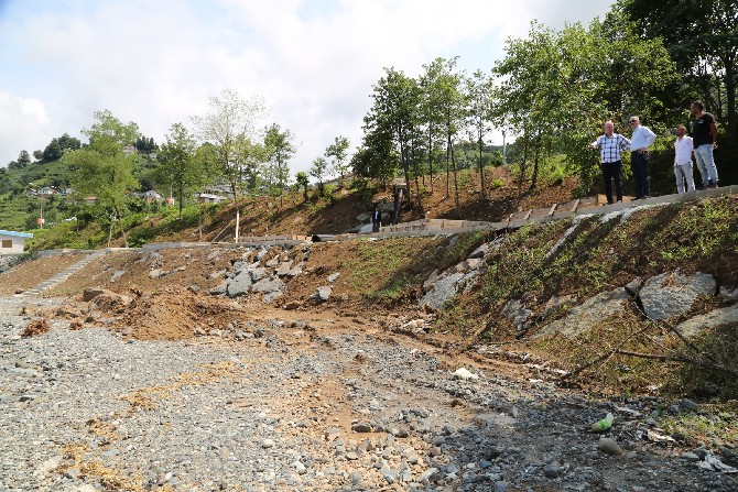 rize-belediye-baskani-rahmi-metin,-yapimi-devam-eden-islampasa-mahallesi- sahil-yuruyus-yolu-ve-alipasa-plajindaki-calismalari-yerinde-inceledi-(13).jpg