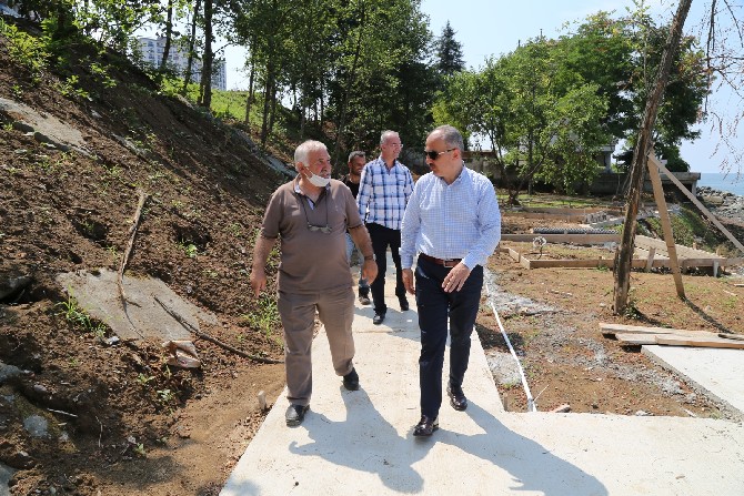 rize-belediye-baskani-rahmi-metin,-yapimi-devam-eden-islampasa-mahallesi- sahil-yuruyus-yolu-ve-alipasa-plajindaki-calismalari-yerinde-inceledi-(15).jpg