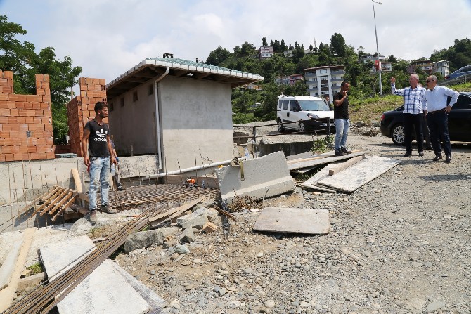 rize-belediye-baskani-rahmi-metin,-yapimi-devam-eden-islampasa-mahallesi- sahil-yuruyus-yolu-ve-alipasa-plajindaki-calismalari-yerinde-inceledi-(6).jpg
