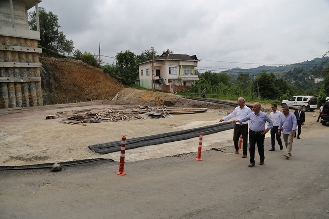 rize-belediye-baskani-rahmi-metin-beraberinde-baskan-yardimcisi-muhittin-aydin-bilsel-ile-birlikte-kaplica-mahallesi-dosma-mevkiinde-bulunan-icme-suyu-deposunun-yeniden-insa-calismalarini-inceledi-8.jpg