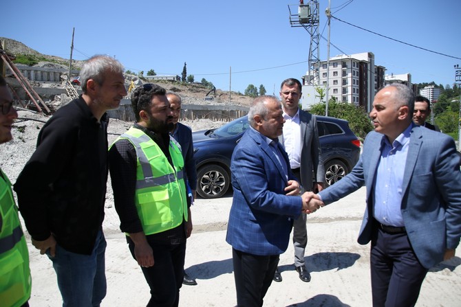 rize-belediye-baskani-rahmi-metin-kentte-devam-eden-kentsel-donusum-calismalarini-yerinde-inceledi-3.jpg