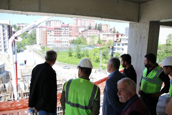 rize-belediye-baskani-rahmi-metin-kentte-devam-eden-kentsel-donusum-calismalarini-yerinde-inceledi-7.jpg