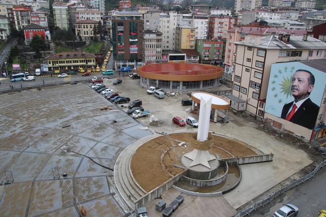 rize-belediye-baskani-rahmi-metin-meydan-park-projesi-incelemesinde-(1).jpg