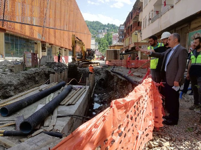 rize-belediye-baskani-rahmi-metin-ve-beraberindeki-teknik-heyet-sehrimizde-devam-eden-altyapi-calismalari-ve-projelerde-incelemelerde-bulunarak-calismalarla-ilgili-bilgiler-aldi-(10).jpg