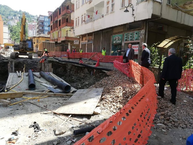 rize-belediye-baskani-rahmi-metin-ve-beraberindeki-teknik-heyet-sehrimizde-devam-eden-altyapi-calismalari-ve-projelerde-incelemelerde-bulunarak-calismalarla-ilgili-bilgiler-aldi-(7).jpg