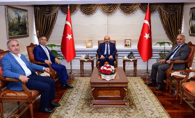 rize-belediye-baskani-rahmi-metin-ve-rize-valisi-kemal-ceber-beraberlerinde-trabzon-buyuksehir-belediye-baskani-murat-zorluoglu-ile-birlikte-trabzon-valisi-ismail-ustaoglunu-ziyaret-ett-001.jpg