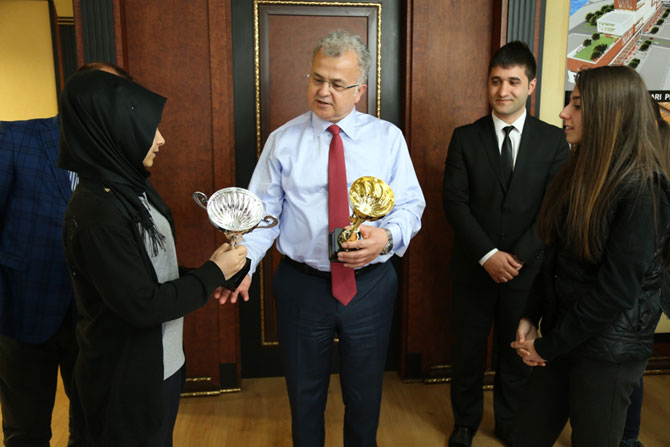 rize-belediye-spor-kulubu-halk-oyunlari-ekibi,-belediye-baskani-prof.dr.-resat-kasap’i-makaminda-ziyaret-etti1.jpg rize-belediye-spor-kulubu-halk-oyunlari-ekibi,-belediye-baskani-prof.dr.-resat-kasap’i-makaminda-ziyaret-etti1.jpg