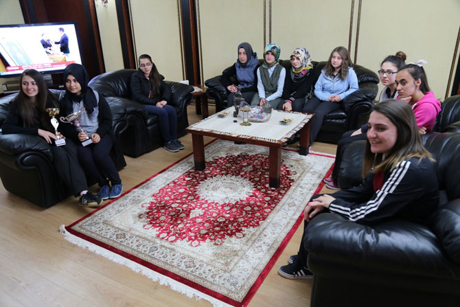 rize-belediye-spor-kulubu-halk-oyunlari-ekibi,-belediye-baskani-prof.dr.-resat-kasap’i-makaminda-ziyaret-etti3.jpg rize-belediye-spor-kulubu-halk-oyunlari-ekibi,-belediye-baskani-prof.dr.-resat-kasap’i-makaminda-ziyaret-etti3.jpg