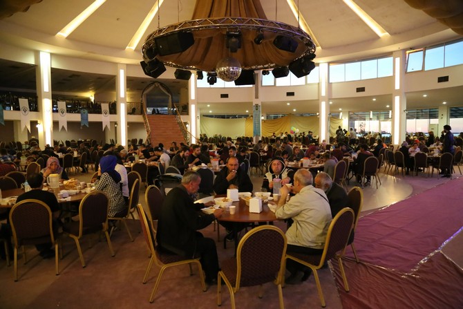 rize-belediyesi’nden-2-bin-kisiye-iftar-(16).jpg