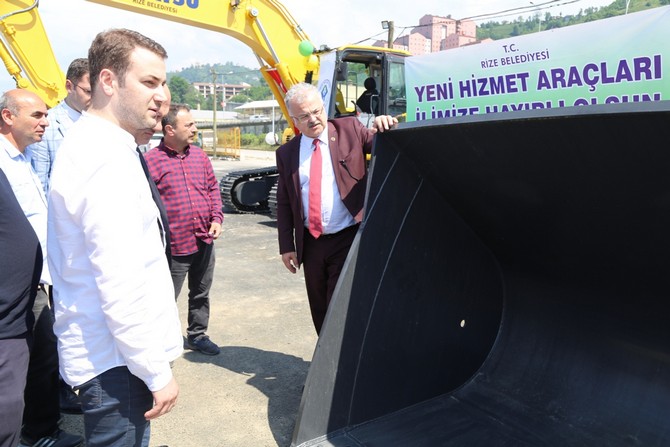 rize-belediyesi’nden-makine-parkina-iki-yeni-arac-(3).jpg