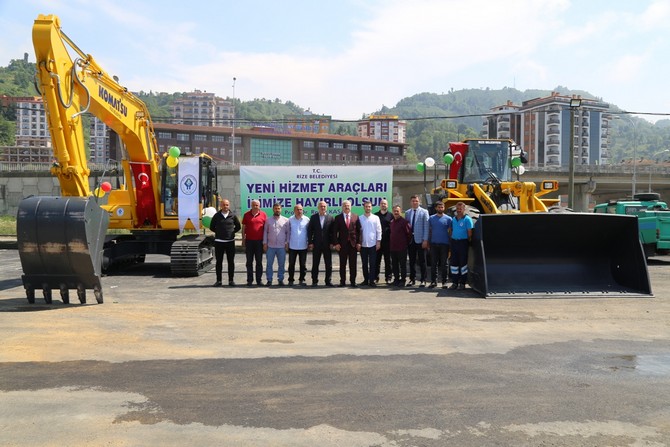 rize-belediyesi’nden-makine-parkina-iki-yeni-arac-(4).jpg