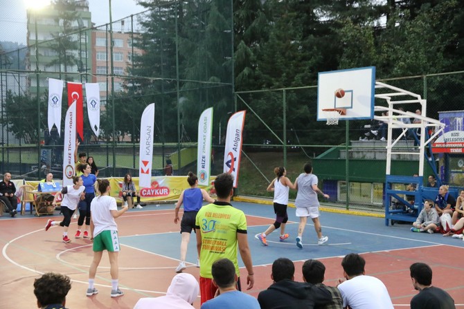 rize-belediyesi’nin-onculuk-ettigi-30.-uluslararasi-rize-cay,-turizm-ve-yaz-sporlari-festivali-kapsaminda-11.-irfan-koksal-eyuboglu-streetball-(sokak-basketbolu)turnuvasi-tamamlandi-(1).jpg