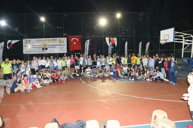 rize-belediyesi’nin-onculuk-ettigi-30.-uluslararasi-rize-cay,-turizm-ve-yaz-sporlari-festivali-kapsaminda-11.-irfan-koksal-eyuboglu-streetball-(sokak-basketbolu)turnuvasi-tamamlandi-(17).jpg
