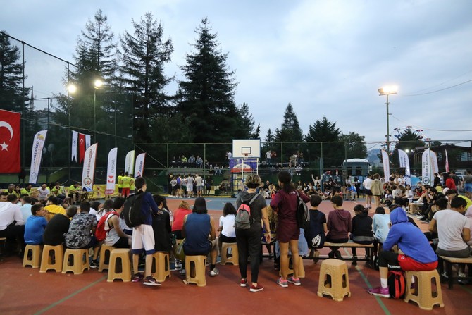 rize-belediyesi’nin-onculuk-ettigi-30.-uluslararasi-rize-cay,-turizm-ve-yaz-sporlari-festivali-kapsaminda-11.-irfan-koksal-eyuboglu-streetball-(sokak-basketbolu)turnuvasi-tamamlandi-(3).jpg