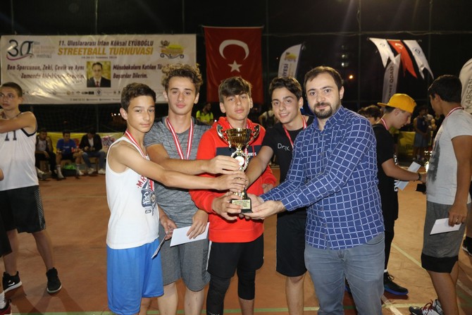 rize-belediyesi’nin-onculuk-ettigi-30.-uluslararasi-rize-cay,-turizm-ve-yaz-sporlari-festivali-kapsaminda-11.-irfan-koksal-eyuboglu-streetball-(sokak-basketbolu)turnuvasi-tamamlandi-(6).jpg