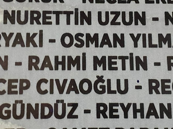 rize-belediyesi,-calisanlarinin-bayramini-isimlerini-yazdigi-afisle-kutladi-(16).jpg