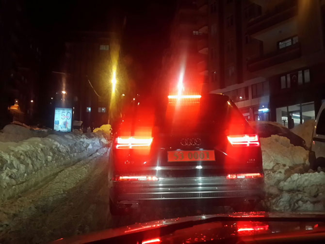 rize-belediyesi,-rize-valisi’ni-de-yolda-birakti-!1.jpg rize-belediyesi,-rize-valisi’ni-de-yolda-birakti-!1.jpg