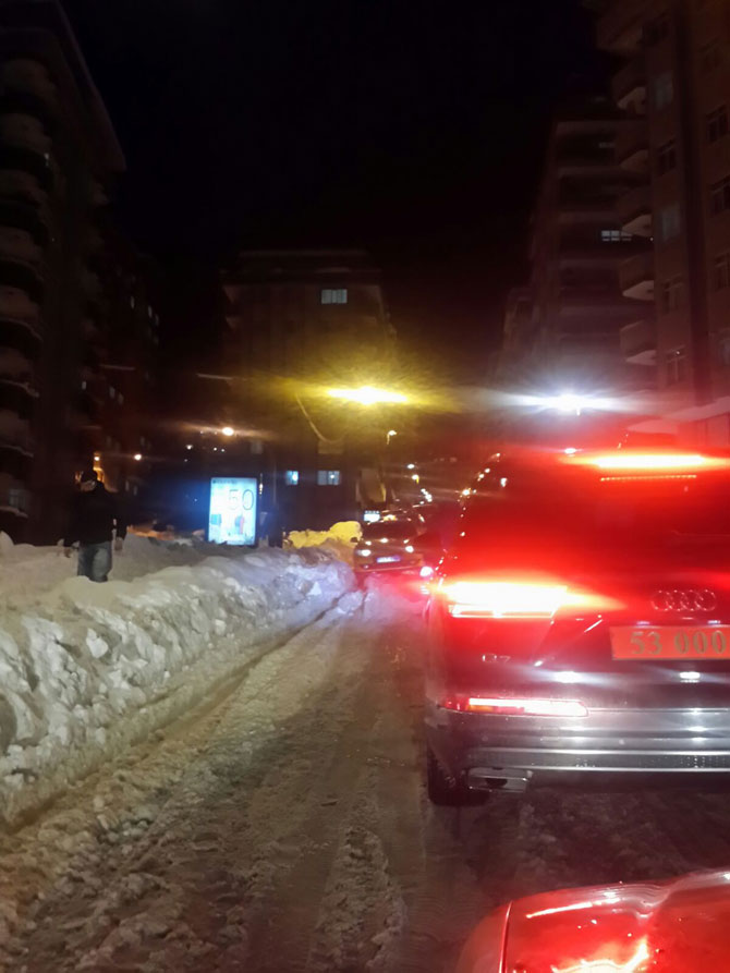 rize-belediyesi,-rize-valisi’ni-de-yolda-birakti-!2.jpg rize-belediyesi,-rize-valisi’ni-de-yolda-birakti-!2.jpg