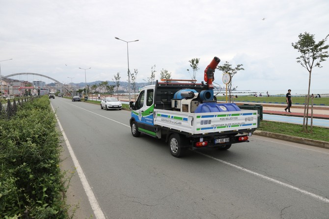 rize-belediyesi-3-ayri-ekip-ile-ilaclama-calismalarini-surduruyor-11.jpg