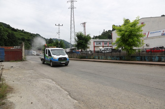 rize-belediyesi-3-ayri-ekip-ile-ilaclama-calismalarini-surduruyor-14.jpg