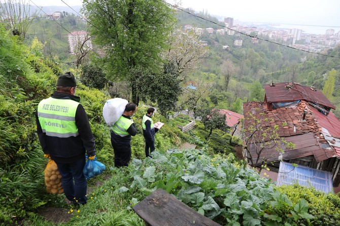 rize-belediyesi-4-bin-aileye-gida-paketi-ulastirdi-(1).jpg