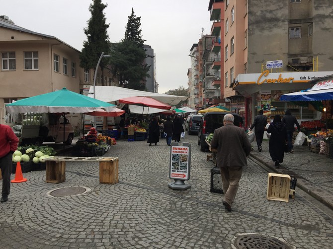 rize-belediyesi-anayolu-trafige-kapadi-semt-pazari-kurdu-(3).jpg