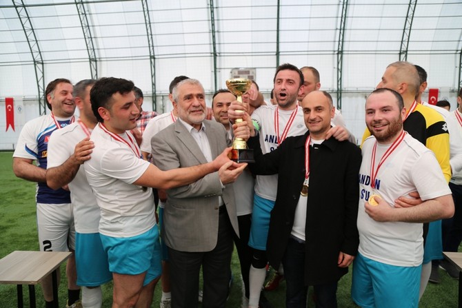 rize-belediyesi-birimler-arasi-futbol-turnuvasi-sona-erdi-(15).jpg