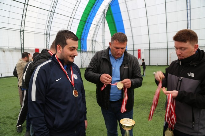 rize-belediyesi-birimler-arasi-futbol-turnuvasi-sona-erdi-(9).jpg