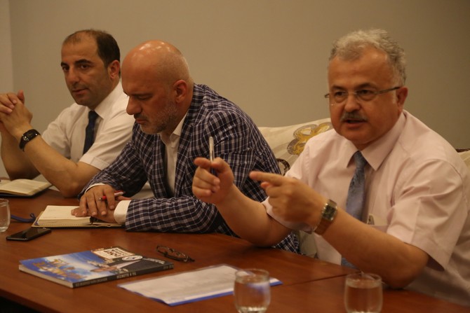 rize-belediyesi-bunyesinde-bulunan-birim-mudurlerinin--mudurler-degerlendirme-toplantisi,--belediye-baskani-prof.-dr.-resat-kasap-baskanliginda-yapildi-(9).jpg