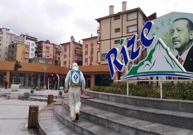 rize-belediyesi-dezenfekte-calismalarina-araliksiz-devam-ediyor-(5).jpg