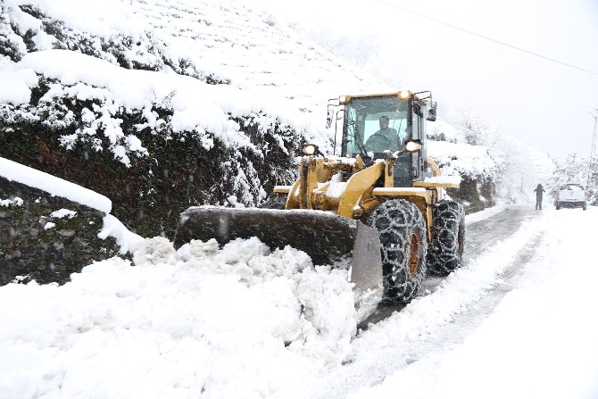 rize-belediyesi-ekipleri-kar-temizligi-(1).jpg