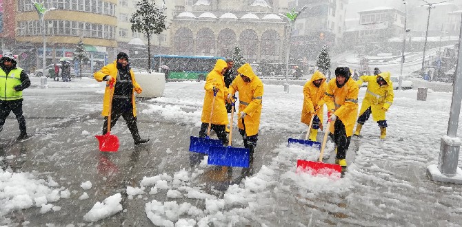 rize-belediyesi-ekipleri-kar-temizligi-(5).jpg