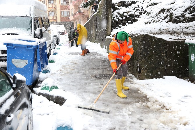 rize-belediyesi-ekipleri-kar-temizligi-(7)-001.jpg