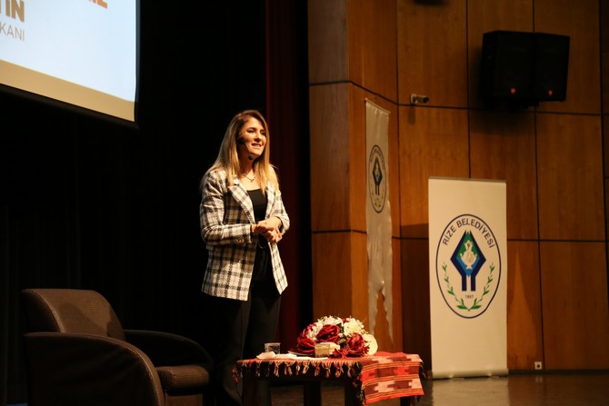 rize-belediyesi-genclik-merkezi-ve-bilgi-evi-ribegem-tarafindan-egitimci-yazar-dilek-cesurun-sunumuyla-sabirli-aileler-mutlu-cocuklar-konulu-konferans-duzenlendi-2.jpg