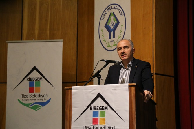 rize-belediyesi-genclik-merkezi-ve-bilgi-evi-ribegem-tarafindan-egitimci-yazar-dilek-cesurun-sunumuyla-sabirli-aileler-mutlu-cocuklar-konulu-konferans-duzenlendi-4.jpg