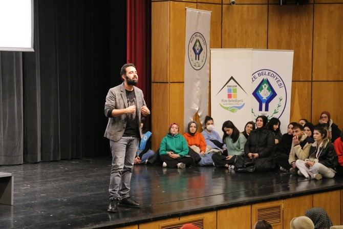 rize-belediyesi-genclik-merkezi-ve-bilgi-evi-ribegem-unlu-uzman-klinik-psikolog-gokhan-cinari-agirladi-15.jpg