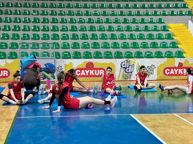 rize-belediyesi-ing-kadinlar-basketbol-super-liginin-16-haftasinda-evinde-oynayacagi-melikgazi-kayseri-basketbol-macinin-hazirliklarina-basladi-5.jpg