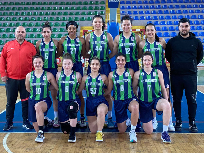 rize-belediyesi-kadin-basketbol-takimi-1-001.jpg